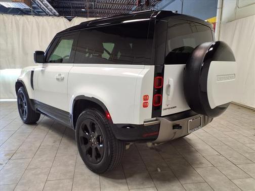 2024 Land Rover Defender 90 P400 X-Dynamic SE