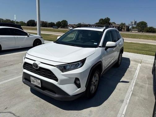 Super White 2019 Toyota RAV4 XLE