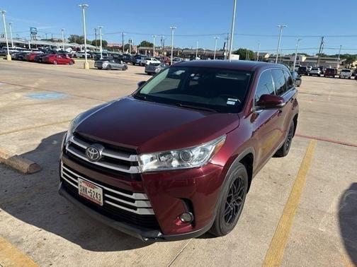 Ooh La La Rouge Mica 2019 Toyota Highlander LE Plus