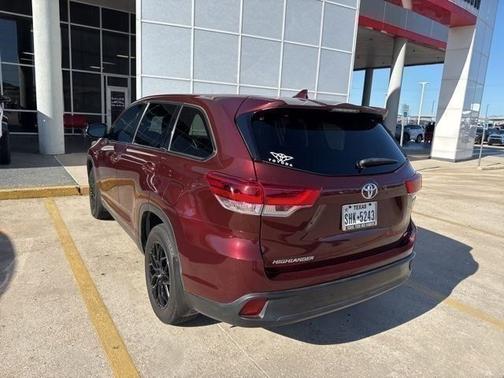 Ooh La La Rouge Mica 2019 Toyota Highlander LE Plus