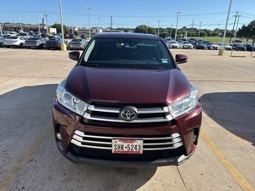 Ooh La La Rouge Mica 2019 Toyota Highlander LE Plus