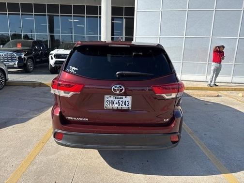 Ooh La La Rouge Mica 2019 Toyota Highlander LE Plus