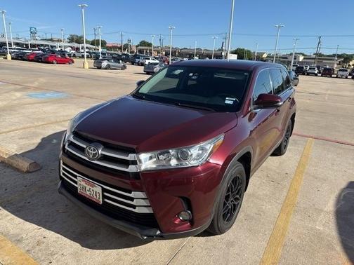 Ooh La La Rouge Mica 2019 Toyota Highlander LE Plus