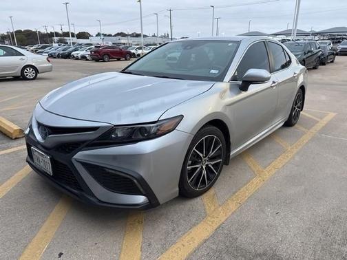 2024 Toyota Camry Hybrid SE