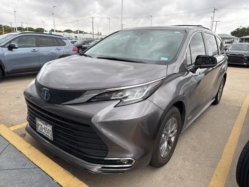 2021 Toyota Sienna XLE 8 Passenger