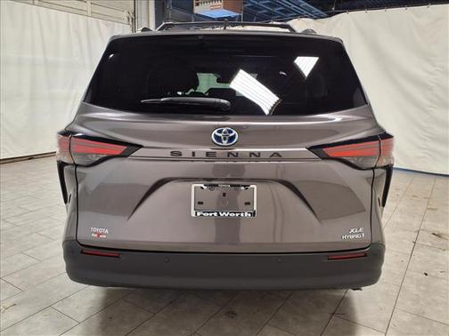 2021 Toyota Sienna XLE 8 Passenger