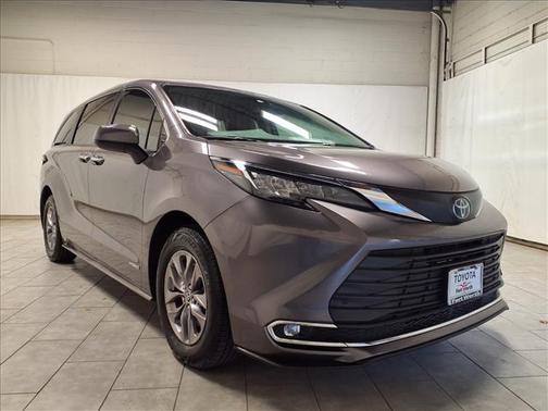 2021 Toyota Sienna XLE 8 Passenger