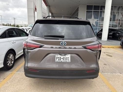 2021 Toyota Sienna XLE 8 Passenger