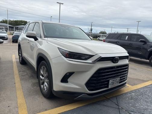 Coastal Cream 2024 Toyota Grand Highlander XLE