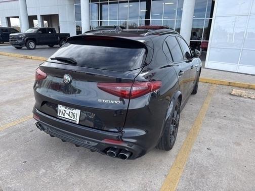2022 Alfa Romeo Stelvio Quadrifoglio