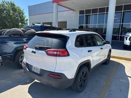 2017 Jeep Cherokee Sport