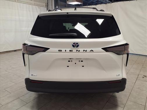 2025 Toyota Sienna LE