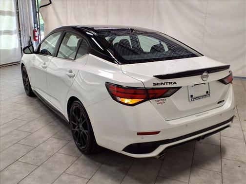 Aspen White Tricoat/Super Black 2025 Nissan Sentra SR