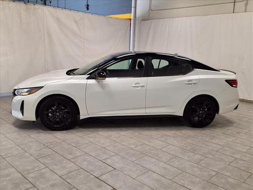 Aspen White Tricoat/Super Black 2025 Nissan Sentra SR