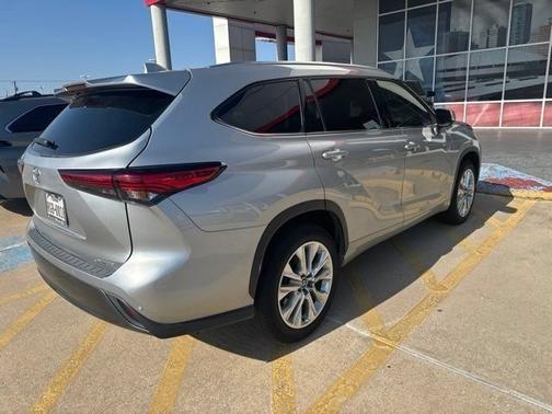 Celestial Silver Metallic 2022 Toyota Highlander Limited