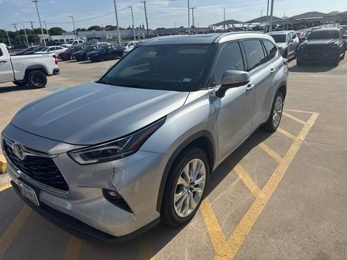 Celestial Silver Metallic 2022 Toyota Highlander Limited