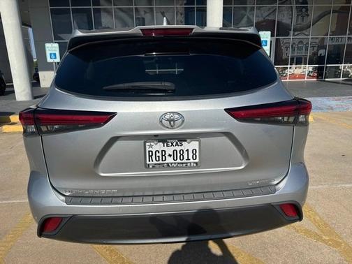 Celestial Silver Metallic 2022 Toyota Highlander Limited