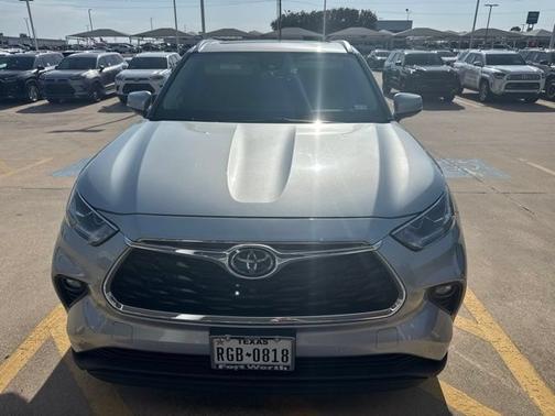 Celestial Silver Metallic 2022 Toyota Highlander Limited