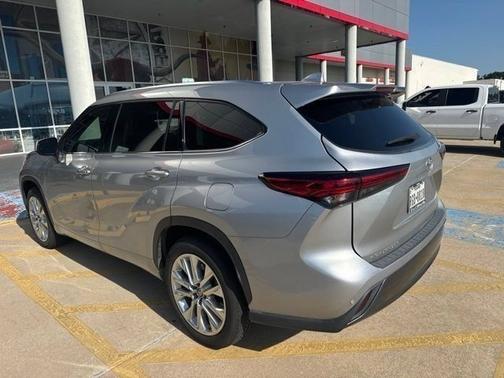 Celestial Silver Metallic 2022 Toyota Highlander Limited