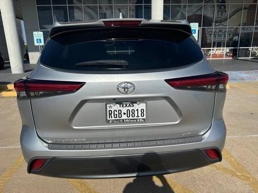 Celestial Silver Metallic 2022 Toyota Highlander Limited