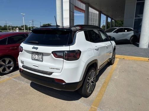 Bright White Clearcoat 2023 Jeep Compass Limited
