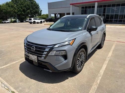 Boulder Gray Pearl/Super Black 2024 Nissan Rogue Platinum