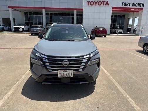 Boulder Gray Pearl/Super Black 2024 Nissan Rogue Platinum