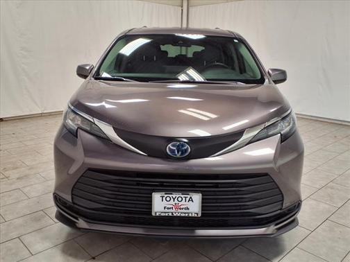 2022 Toyota Sienna LE