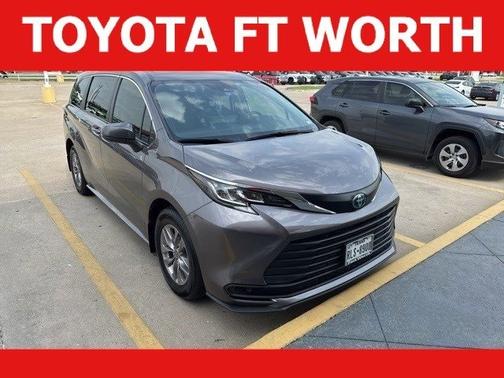 2022 Toyota Sienna LE