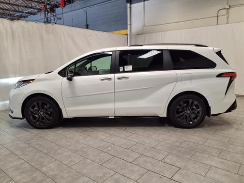 2025 Toyota Sienna XSE 7 Passenger