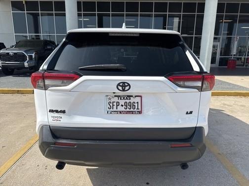 2022 Toyota RAV4 LE