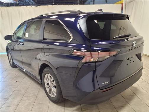 2025 Toyota Sienna XLE