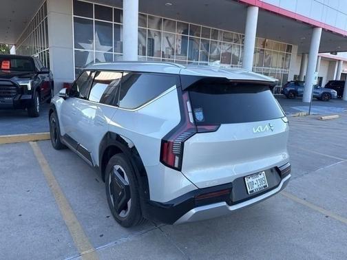 2024 Kia EV9 Land