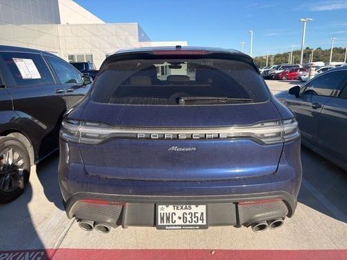 Gentian Blue Metallic 2025 Porsche Macan Macan