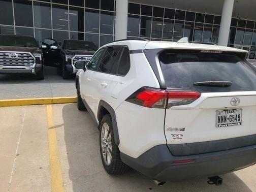 2020 Toyota RAV4 XLE Premium