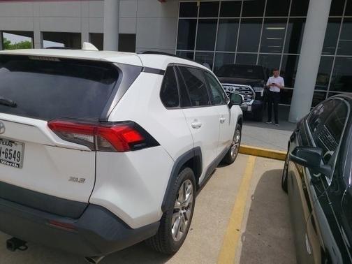 2020 Toyota RAV4 XLE Premium