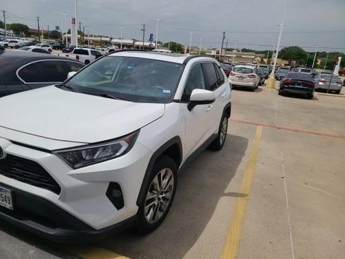 2020 Toyota RAV4 XLE Premium