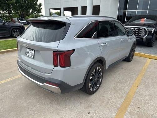 Wolf Gray 2024 Kia Sorento SX