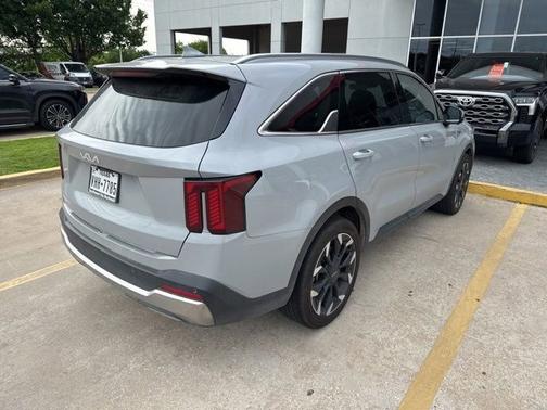 Wolf Gray 2024 Kia Sorento SX