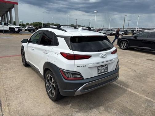 Lunar White 2022 Hyundai KONA Limited