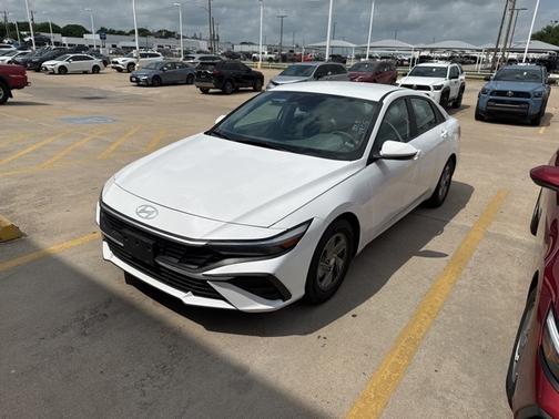 2024 Hyundai ELANTRA SE