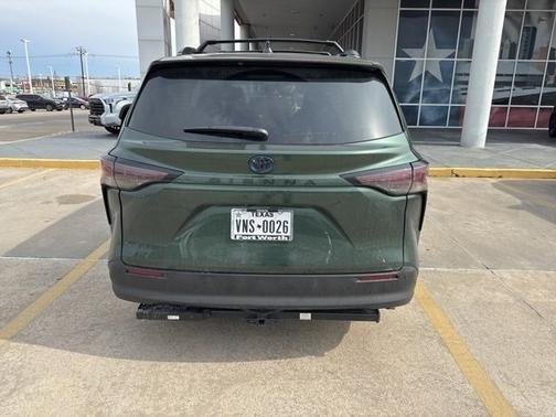 2025 Toyota Sienna Woodland Edition