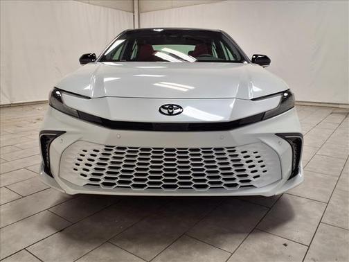 Wind Chill Pearl/Black 2026 Toyota Camry XSE