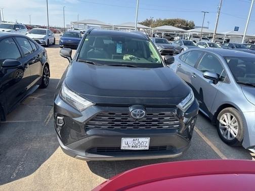 2022 Toyota RAV4 Hybrid SE