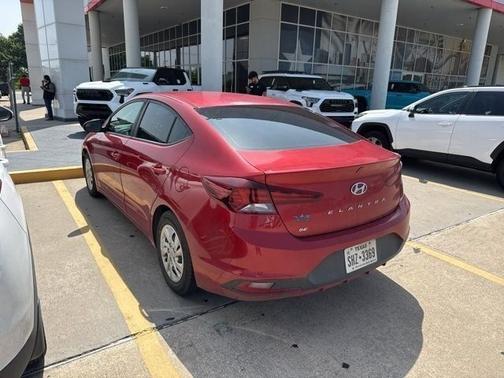 Scarlet Red 2019 Hyundai ELANTRA SE