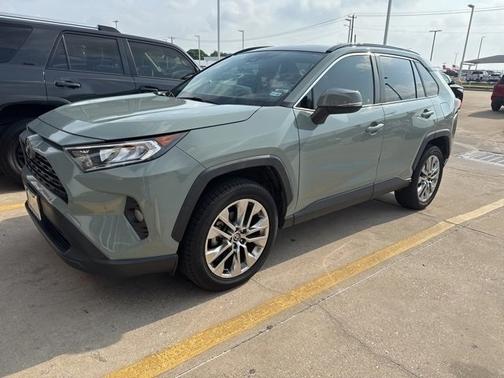 2020 Toyota RAV4 XLE Premium