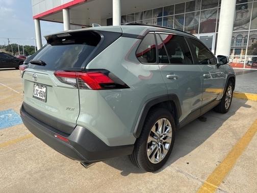 2020 Toyota RAV4 XLE Premium