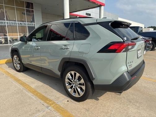 2020 Toyota RAV4 XLE Premium