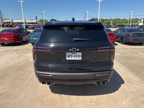 Mosaic Black Metallic 2024 Chevrolet Traverse LT
