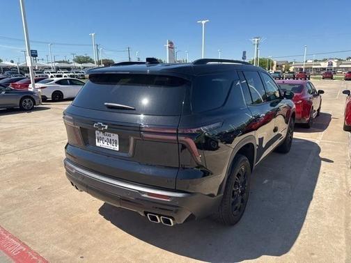 Mosaic Black Metallic 2024 Chevrolet Traverse LT
